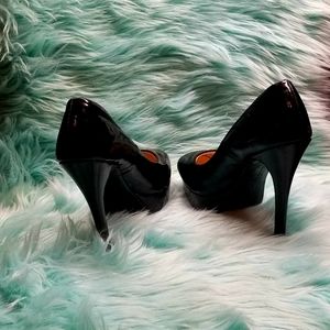 Jessica Simpson stilettos